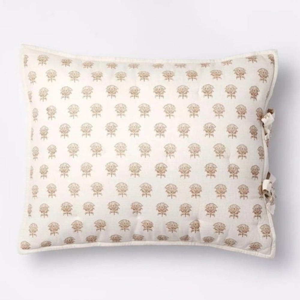King Lofty Cotton Slub Woodblock
Print Floral Quilt Sham White